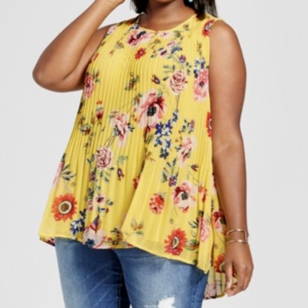 NWOT Ava & Viv Womens Sleeveless Floral Blouse Size 3X Yellow Floral Pleated Top